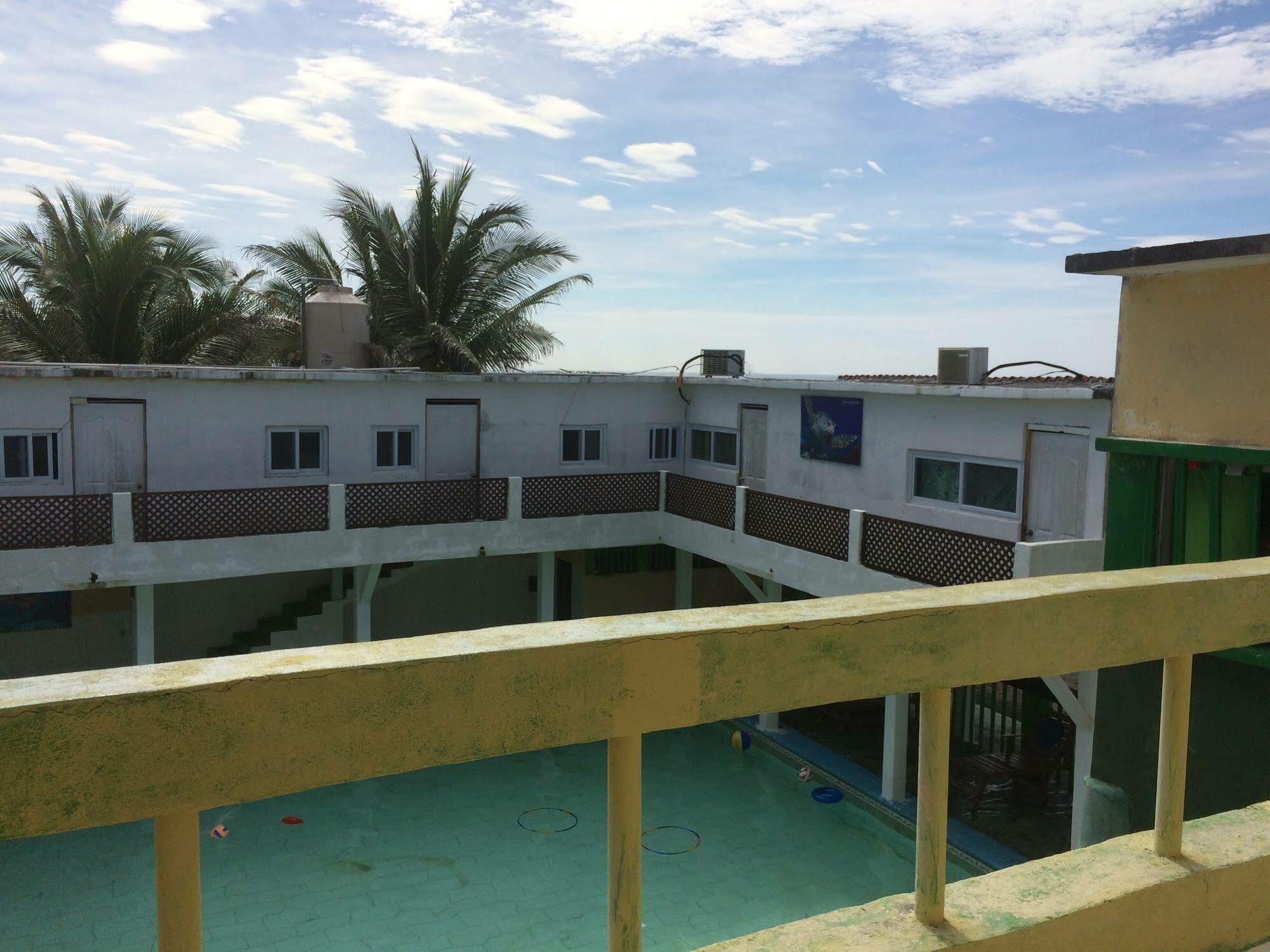 מונטריסיו Tortugas Place Hotel Y Bungalos מראה חיצוני תמונה