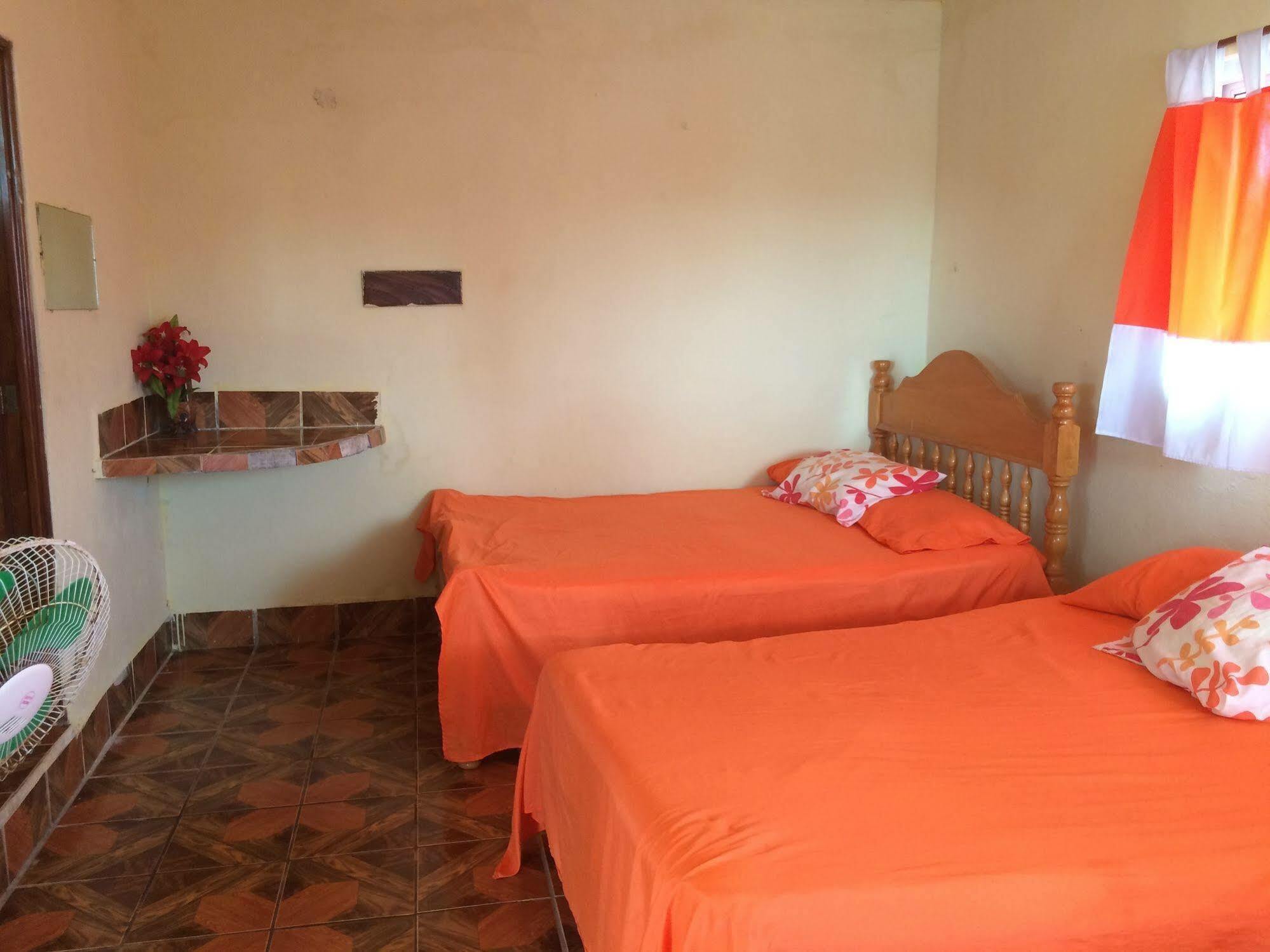 מונטריסיו Tortugas Place Hotel Y Bungalos מראה חיצוני תמונה